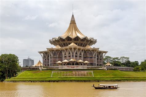 Persidangan hari pertama mesyuarat kedua bagi penggal keempat dewan undangan negeri sarawak. Sarawak State Legislative Assembly Building (2009) - Wikipedia