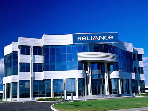 Reliance industries has 187,729 employees across 15 locations and ₹5.90 t in annual revenue in fy 2019. RELIANCE INDUSTRIES: 19% YOY DECLINE IN QUARTERLY REVENUE ...