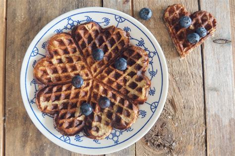 Kuchen am rand mit puderzucker bestäuben. Gesundes Waffeln-Rezept ganz ohne Mehl und Butter. Als ...