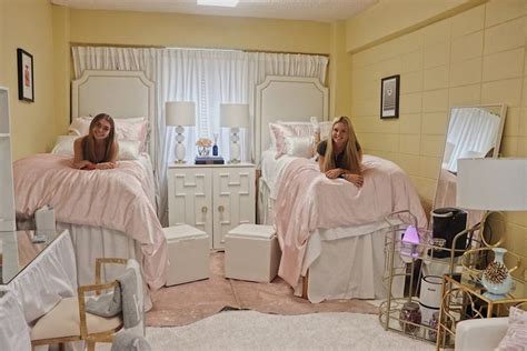 13 swoon worthy southern college dorm rooms styleblueprint college dorm room decor girls