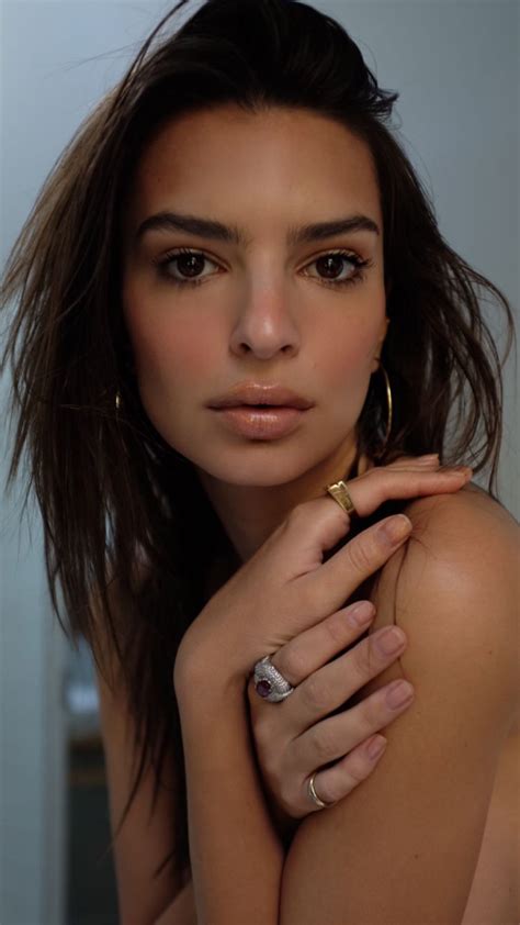 Born june 7, 1991) is an american model and actress. EMILY RATAJKOWSKI - Instagram Pictures 12/19/2018 - HawtCelebs