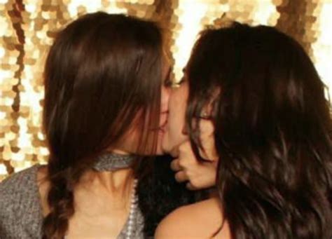 Regina On Twitter RT My Lesbian Kiss Wondering World