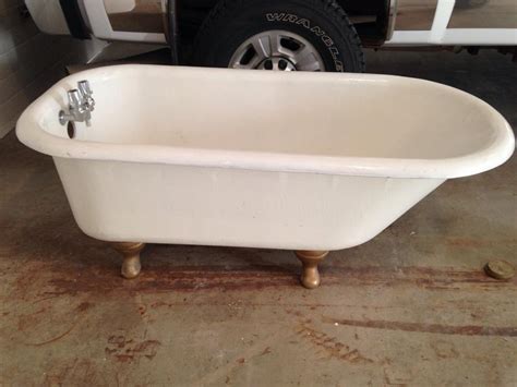 Blue bath offers an impressive collection of clawfoot bathtubs and claw tubs with shower for bathrooms. Antique Clawfoot tub North Regina, Regina