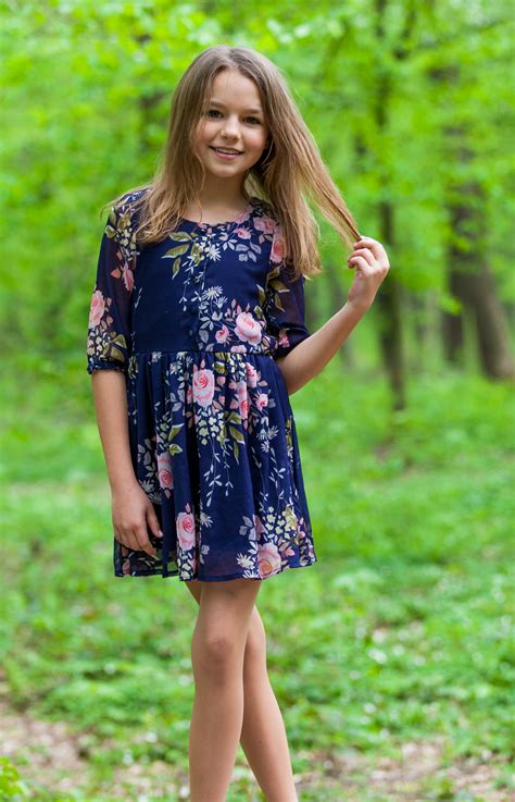 Photo Of A Cute 12 Year Old Girl Photographed In May 2015 Picture 1