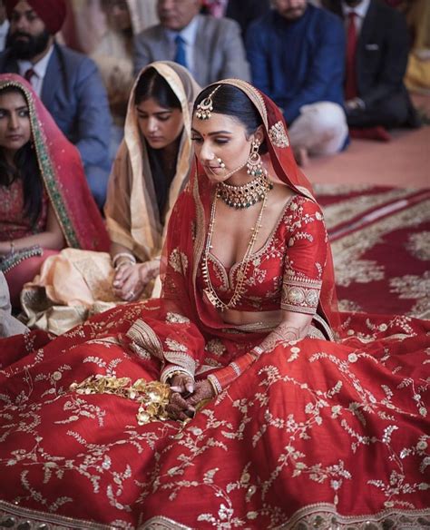 Indian Bridal Lehegna Chooda Kalires Jewellery And Makeup Indian Wedding Outfits Indian