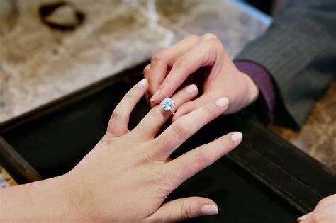 Zart Ruddy Fünfte How To Find An Engagement Ring Briefmarke Sicher