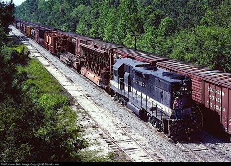 Railpicturesnet Photo Sou 5092 Southern Railway Emd Gp38 2 At North