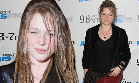 American Idol Alum Crystal Bowersox Reveals That She Is Bisexual Daily Mail Online