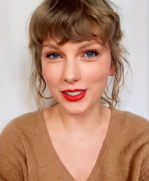 Shes Always Wearing Red Lipstick Taylor Alison Swift Taylor Swift