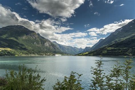 Innvikfjord Van De Het Noordenkust Naar Olden Stock Afbeelding