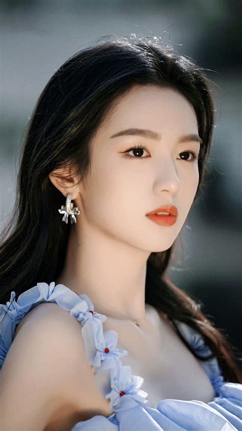 Beautiful Women Asian Style Dress Long Silky Hair Jeon Somi Chinese