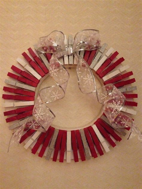 Diy Wreath Made Of Cloths Pins To Hold Your Christmas Cards