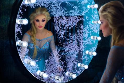 Frozens Real Life Elsa Arrives At Thechive Meet Anna Faith See Mor