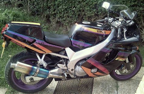 In fact honda sold somewhere in the region of 1200 cbrs yamaha are confident of road and race track success (mitsui claim to have sold over half its fzr600rs already) and here's why. The Yamaha 600 at MotorBikeSpecs.net, the Motorcycle ...