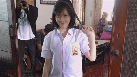Sebelum video zara adhisty viral, zara dikenal sebagai member grup idol jkt 48. Si Manis Adhisty Zara, Pemeran Disa di Film 'Dilan'