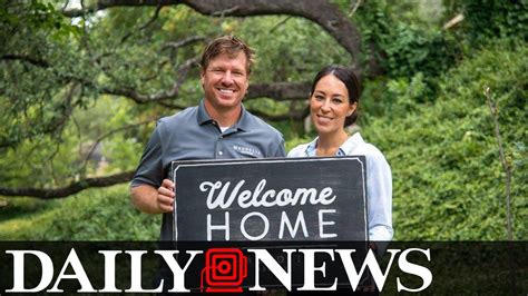 ‘fixer Upper Stars Chip And Joanna Gaines Announce Pregnancy Youtube