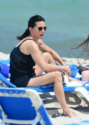 Courteney Cox In Black Bikini On The Beach In Miami Gotceleb