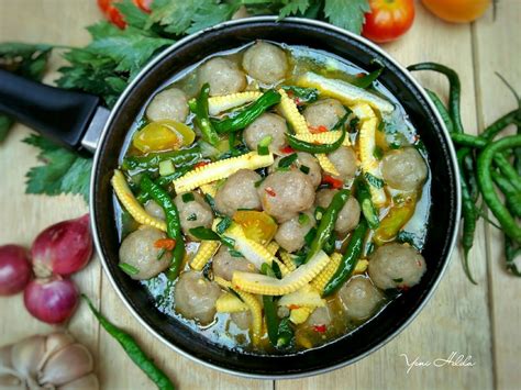 Panaskan air hingga mendidih, setelah itu masukan semua bahan (kecuali garam,kaldu,gula) Yuk cobain resep rumahan: Resep tumis bakso cabe ijo, yang ...