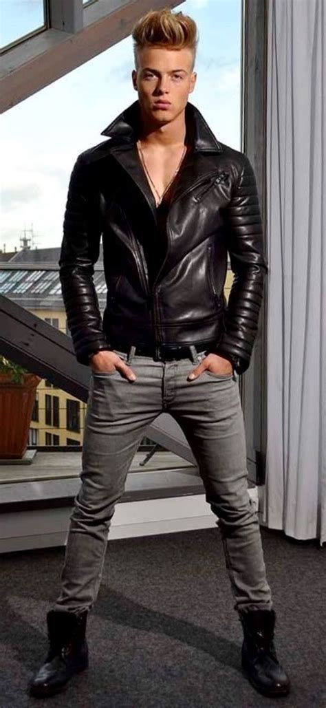 Looking Good In Grey Jeans Leather Jacket And Boots Mode Mecs