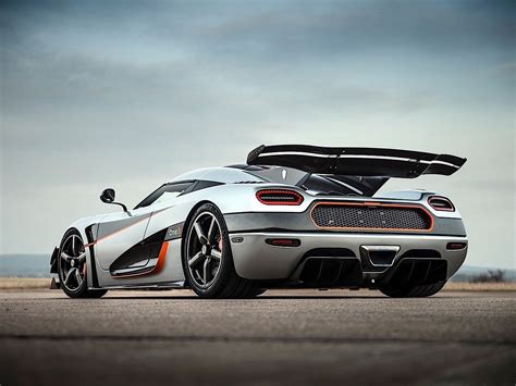 Koenigsegg One1 Specs 2014 2015 Autoevolution