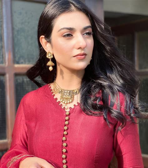 Latest Beautiful Clicks Of Sarah Khan Pakistani Drama Celebrities