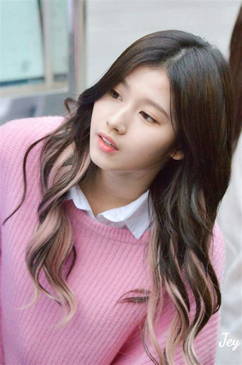 These 10 Times Twice S Sana Rocked A Pink Outfit Will Convince You That It S Her Best Color