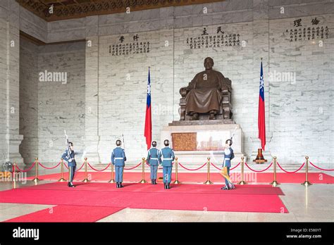 Taipei Taiwan May 8 2014honor Guard Marching At The Chiang Kai