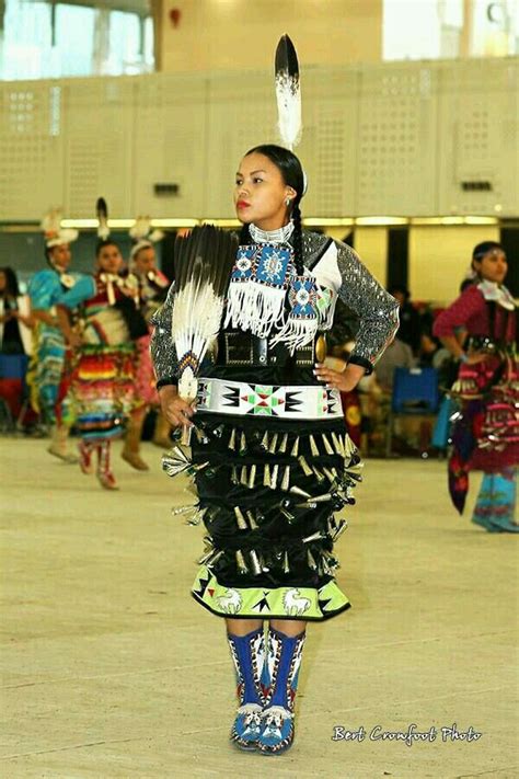 Pin By Mary Hannan On American Indians Jingle Dress Jingle Dress Dancer Native American Women