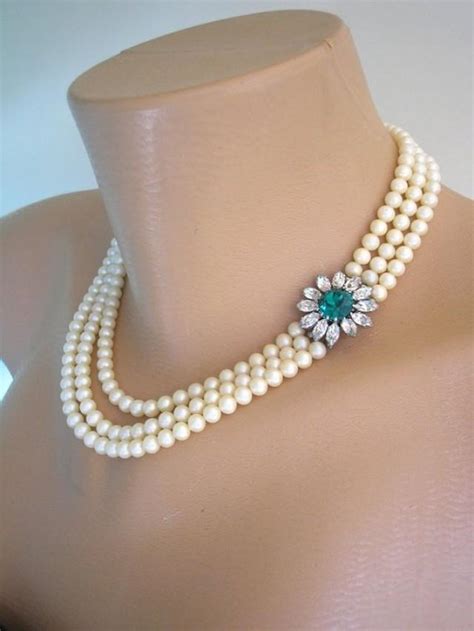 Vintage Strand Cream Pearl Necklace With Emerald Rhinestone Clasp Vintage Pearls Emerald