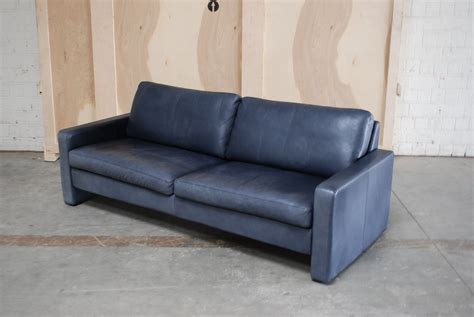 The color is lighter than what i was going for but i couldn t beat the price so i. Vintage Conseta Sofa aus Blauem Leder von Cor bei Pamono ...