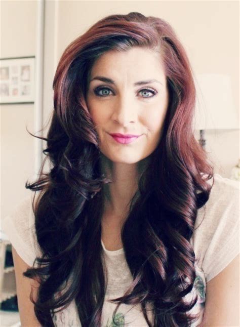 We share with you our experience in how to use hair curlers and look at hairstyles that will look amazing when using these. How To Use Hot Rollers · How To Style A Curly Hairstyle ...