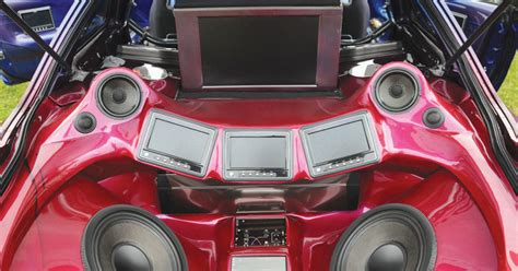 Este seat león car audio es el punto de mira en cualquier lugar por donde encienda la música, un sonido atronador con una preparación artesanal de lujo. Car Audio Championship - LEO Weekly