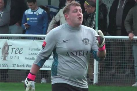 Non League Keeper Hits Back At Embarrassing Fans Who Taunted Him For Being Overweight Daily Star