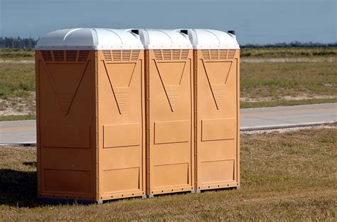 4 Tips On Choosing Portable Toilet Rentals For Outdoor Events