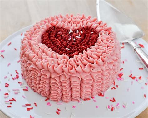 Valentine cake house, sweet memories forever. BAKE YOUR HEART WITH THESE LOVELY VALENTINE CAKE ...