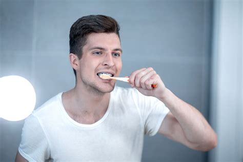 The 9 Mistakes To Avoid While Brushing Your Teeth Hooshout