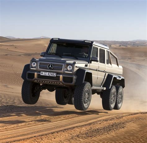 Sechsrad Antrieb Unter Diesem Koloss Von Mercedes Bebt Die Wüste Welt