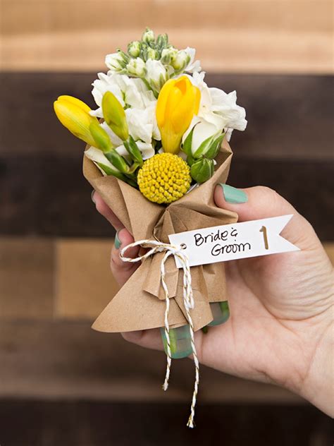 Wow These Diy Mini Floral Bouquets Are The Absolute Cutest
