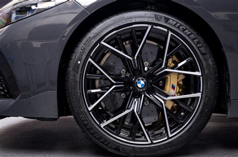 Book cheap transfers at the official shuttledirect.com site for our best prices. BMW M8 Gran Coupé in Brands Hatch Grau mit viel Carbon