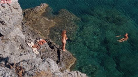 Helen Mirren Desnuda En La Isla De Pascali