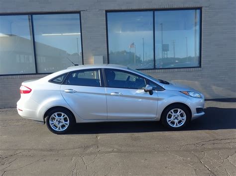 Pre Owned 2014 Ford Fiesta Se Fwd 4d Sedan