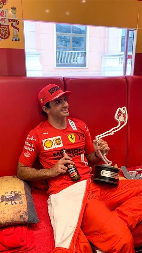 Carlos Sainz Podium Fórmula 1 Ferrari Thing 1