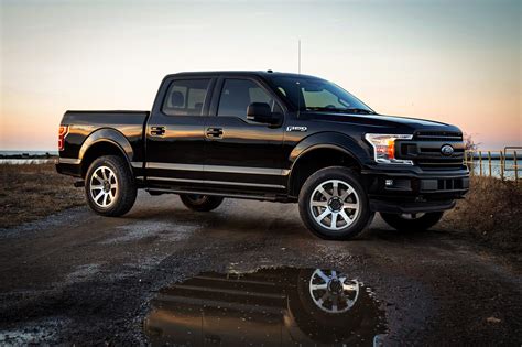 Огромная кабина возвышается над асфальтом сантиметрах в тридцати. 2018 Ford F150 lifted and leveled 3.5 ecoboost : carporn