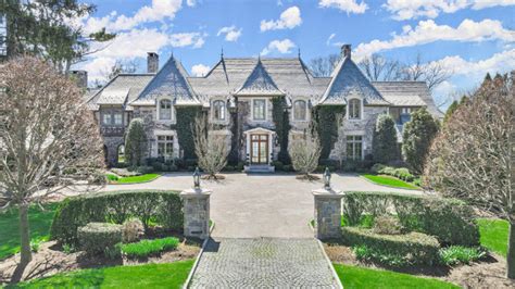 Inside The Sprawling Connecticut Mansion With A 94 Year Old Guest Cottage