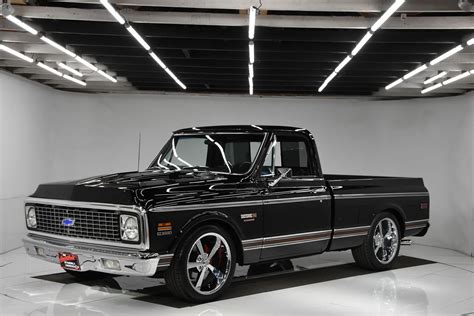 This 1972 Chevrolet C10 “cheyenne Super” Looks Like A Show Truck