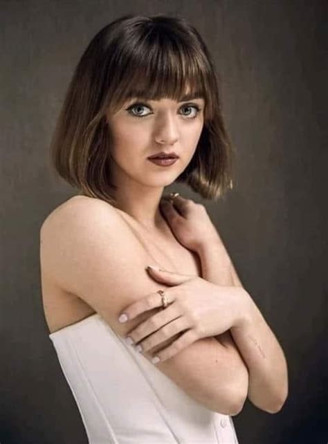 Maisie Williams My Jerkin Collection Pics XHamster