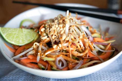 Raw Pad Thai Dorm Friendly Recipe Vegan And Paleo The Edgy Veg