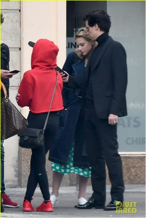 Photo Cole Sprouse Lili Reinhart Spotted Kissing In Paris 50 Photo