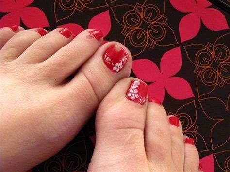 Esmalte de uñas rojo es extremadamente femenina. Flores Diseños De Uñas Para Pies En Color Rojo - decorados de uñas