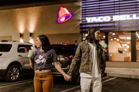 Couple Takes Engagement Photos At Taco Bell Popsugar Love And Sex Photo 17